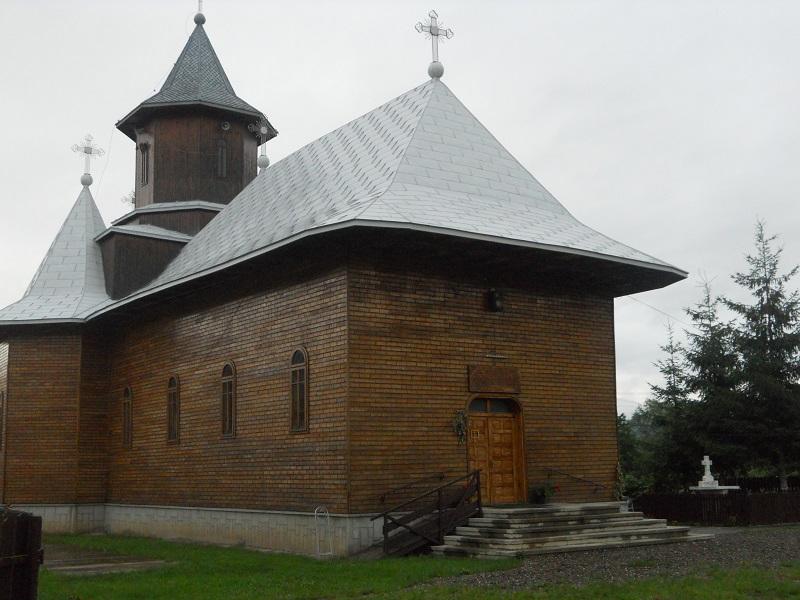Biserica - vedere exterioară